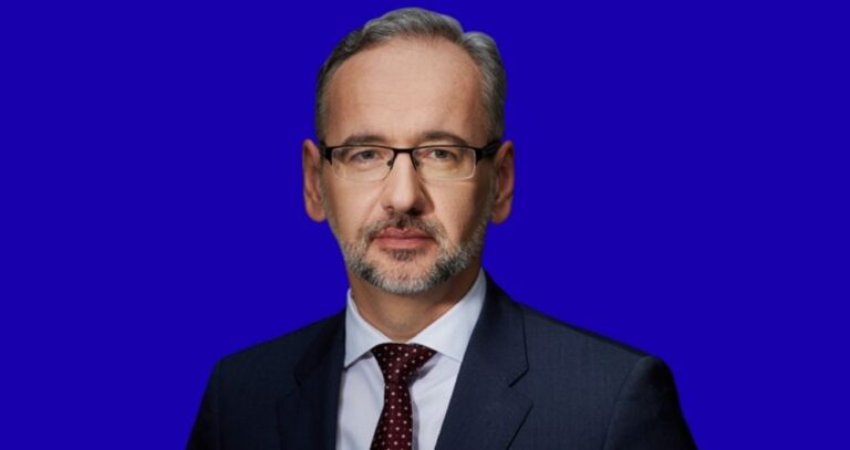 Proces o pobicie Adama Niedzielskiego: Sąd skierował sprawę do mediacji.