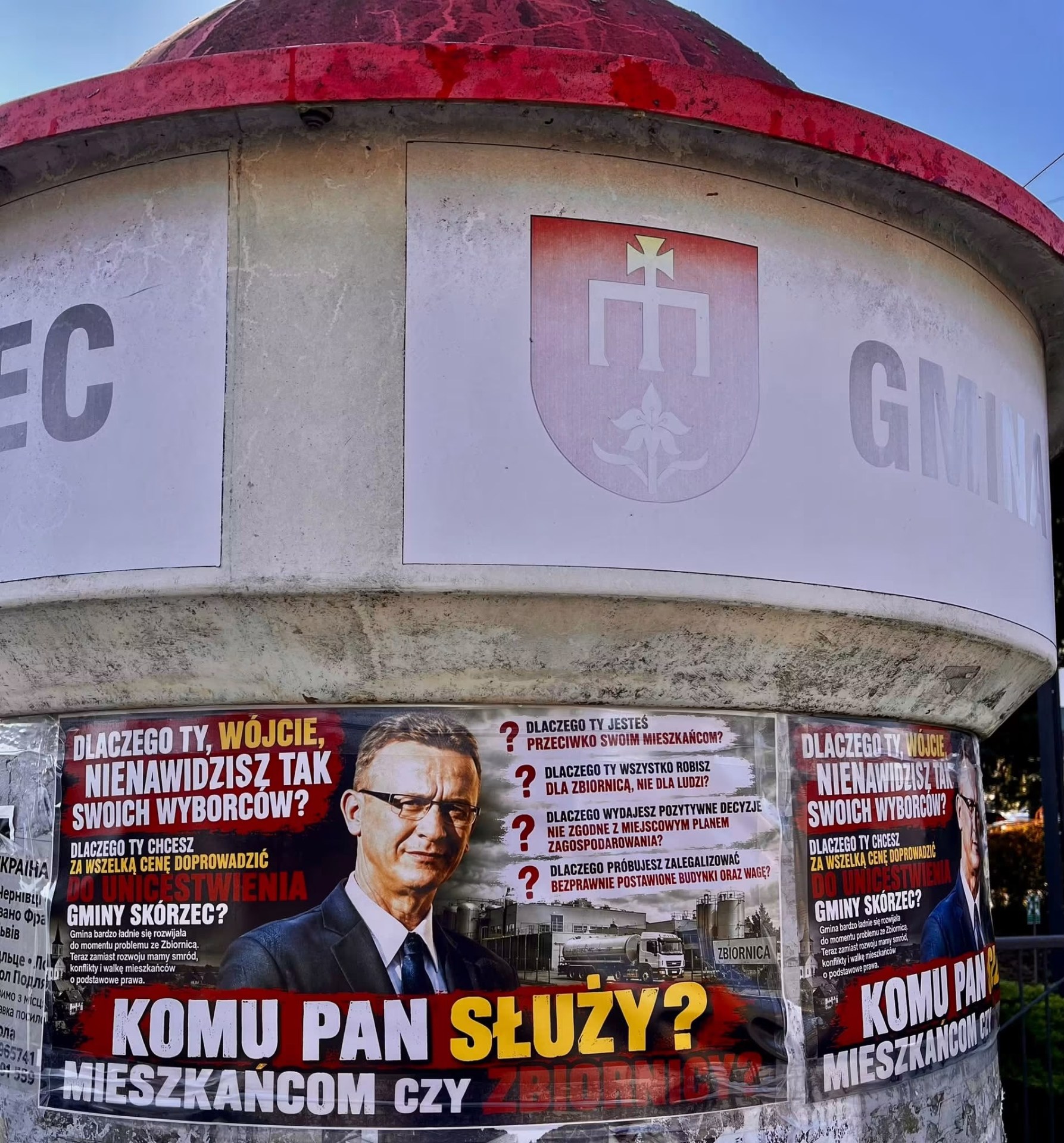 Plakaty przeciw wójtowi Skórca. Spór o finanse gminy i ZGK